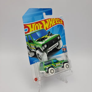 HotWheels - Nissan Patrol Custom Green