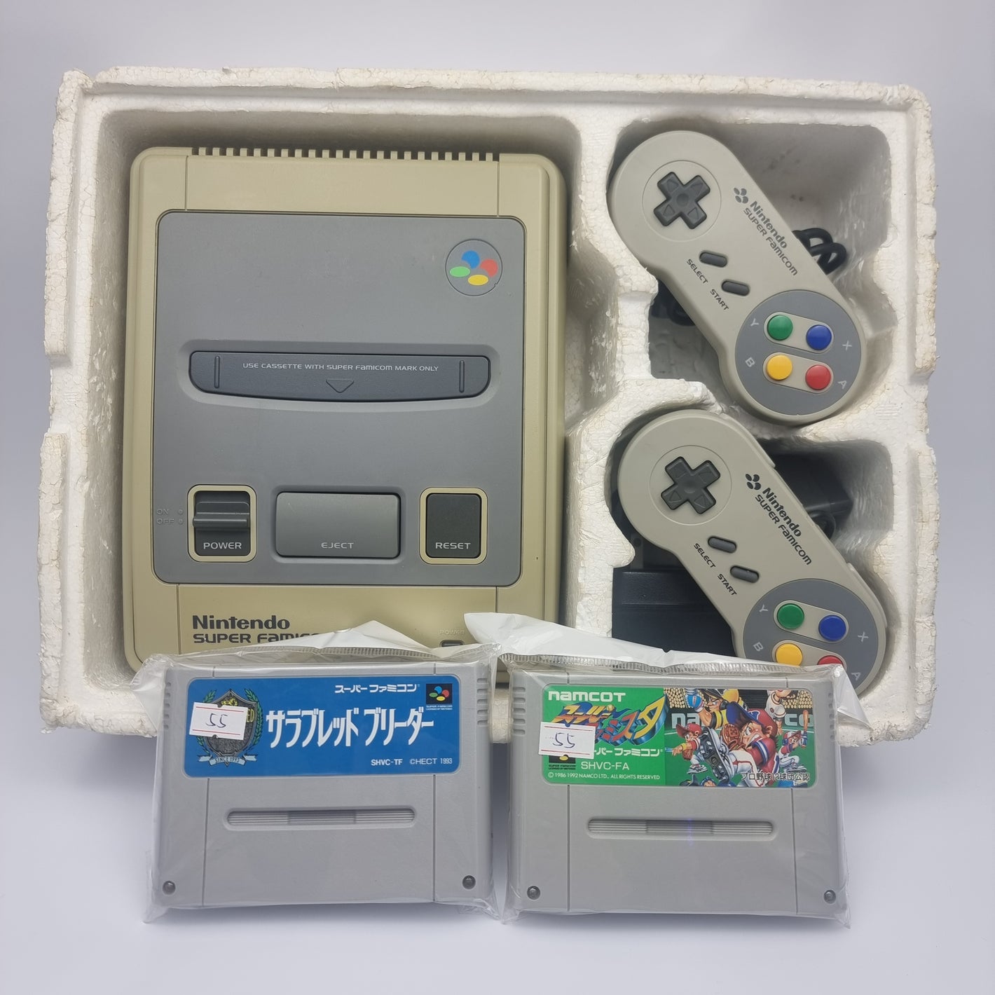 Nintendo Super Famicom + 2 Games Offer